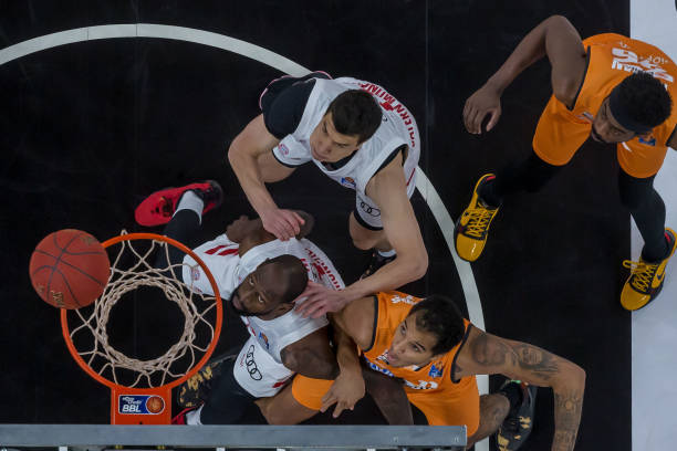 她依然带着 她依然带着