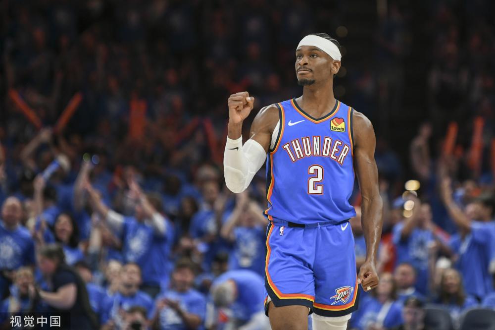 同时保持自 同时保持自